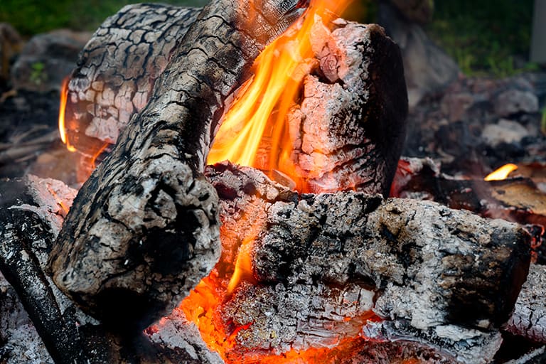 Hořící dřevo