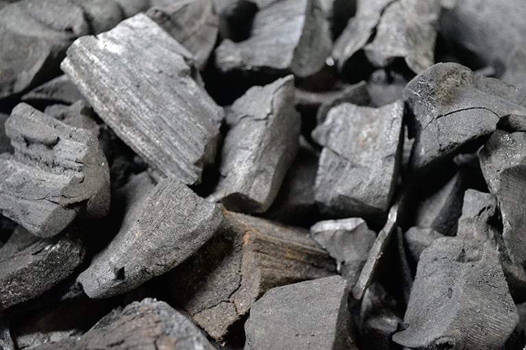 Kusové dřevěné uhlí